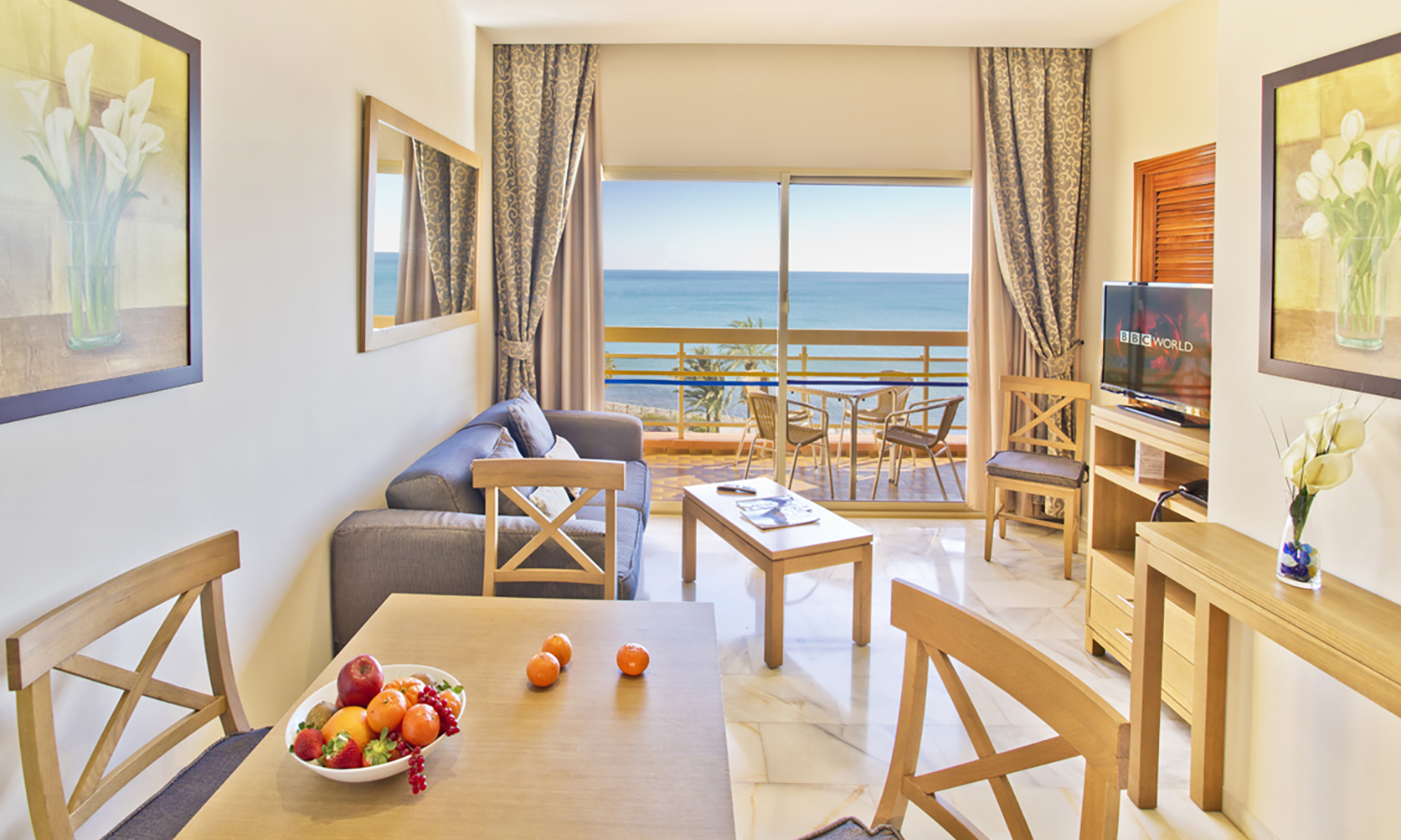 1 Bedroom Family Apartment (sea views) - Lounge